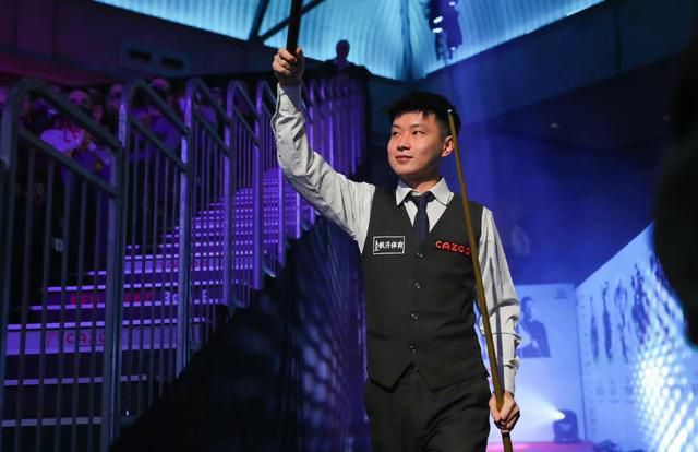 《元女代码》主创团队及明星演员媒体见面会现场本片的总出品人任桀亲临现场,代表主创人员发表了讲话并接受了采访